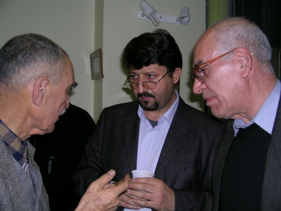از سمت راست مهندس محمدحسین اسلام پناه، اکبر ایرانی و استاد ایرج افشار