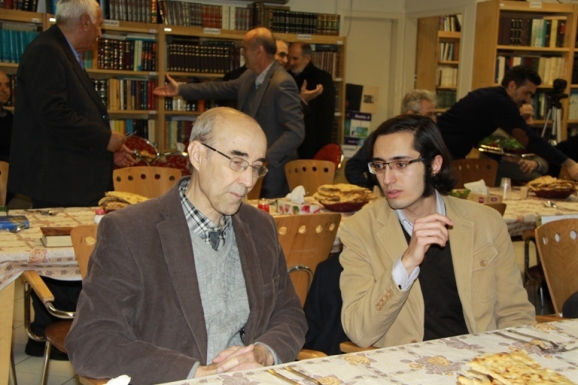 از راست: احسان شواربی، پژوهشگر باستان شناسی و علی اشرف صادقی، مدیر گروه فرهنگ نویسی فرهنگستان زبان و ادب فارسی 