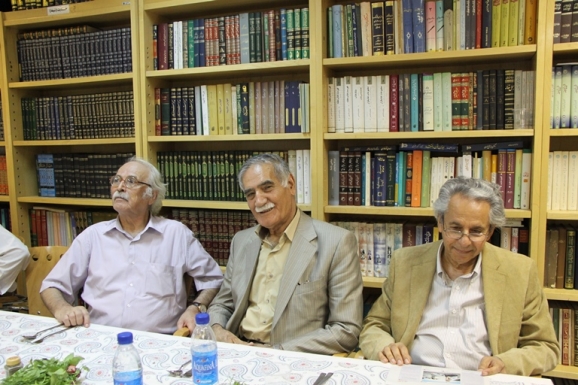 از راست: دکتر عبدالحسن بصیره، استاد اسفندیار معتمدی و دکتر ضیاء موحد
